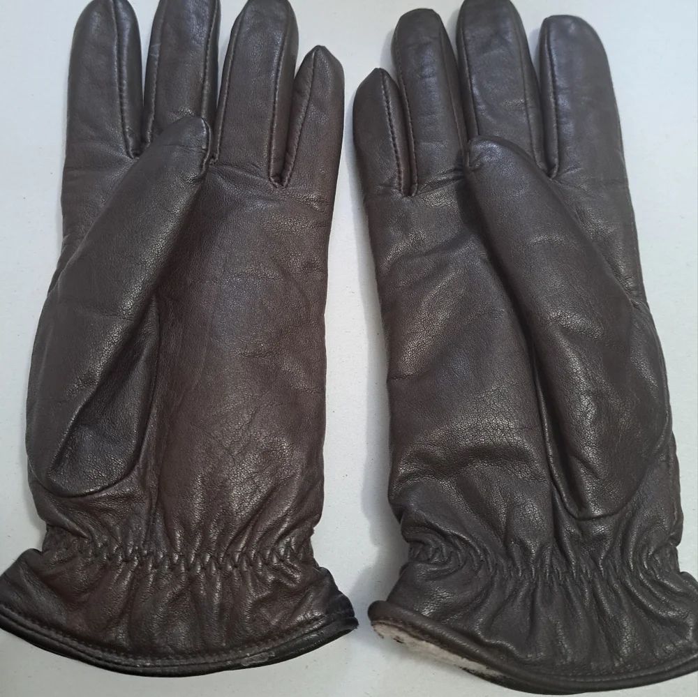 Isotoner Wonder Fit Women's Genuine Leather Gloves